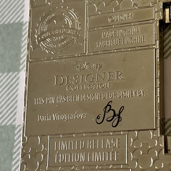 Disney Designer Collection Limited Edition Cinderella Pin - Picture 6 of 6